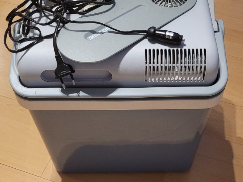 Hűtőláda 20L Sencor (12V/230V tápcsatlakozós)