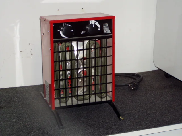 2 kW-os elektromos hőlégfúvó bérlés Miskolcon