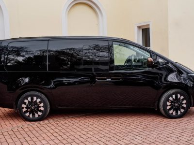 Hyundai Staria Luxury kisbusz bérlés