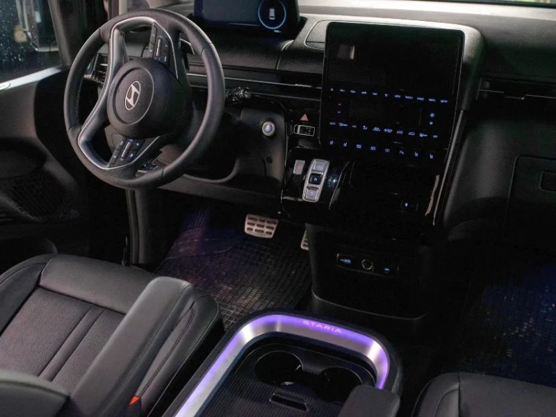 Hyundai Staria Luxury kisbusz bérlés