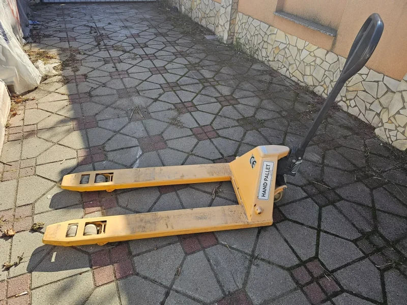 Makler 2 tonnás raklapemelő bérlése Debrecenben
