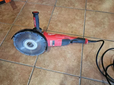 Milwaukee AGV22-230E sarokcsiszoló kölcsönzése Debrecenben