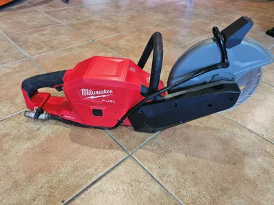 Milwaukee M18FCOS230 akkus betonvágó bérlése Debrecenben