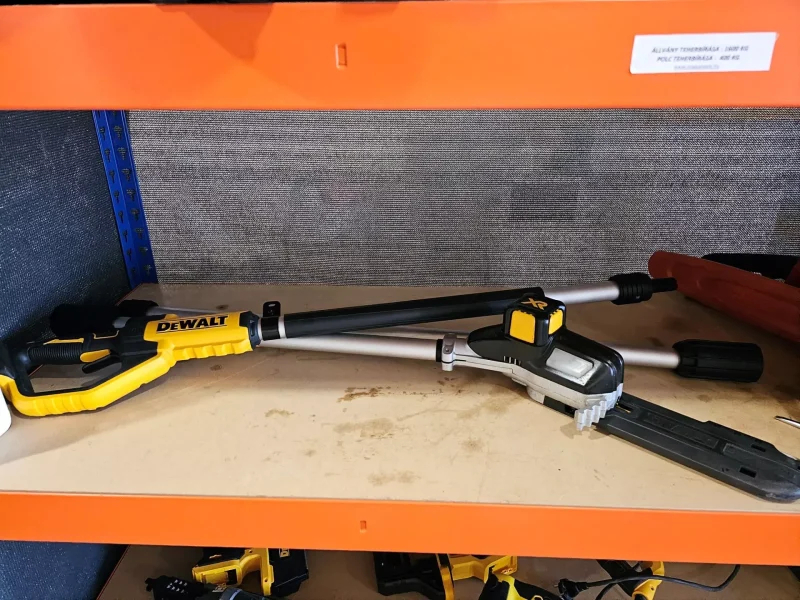 DeWalt DCMPS567N akkus magassági ágvágó bérlése Debrecenben