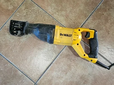 DeWalt DWE357K-QS szablyafűrész kölcsönzése Debrecenben