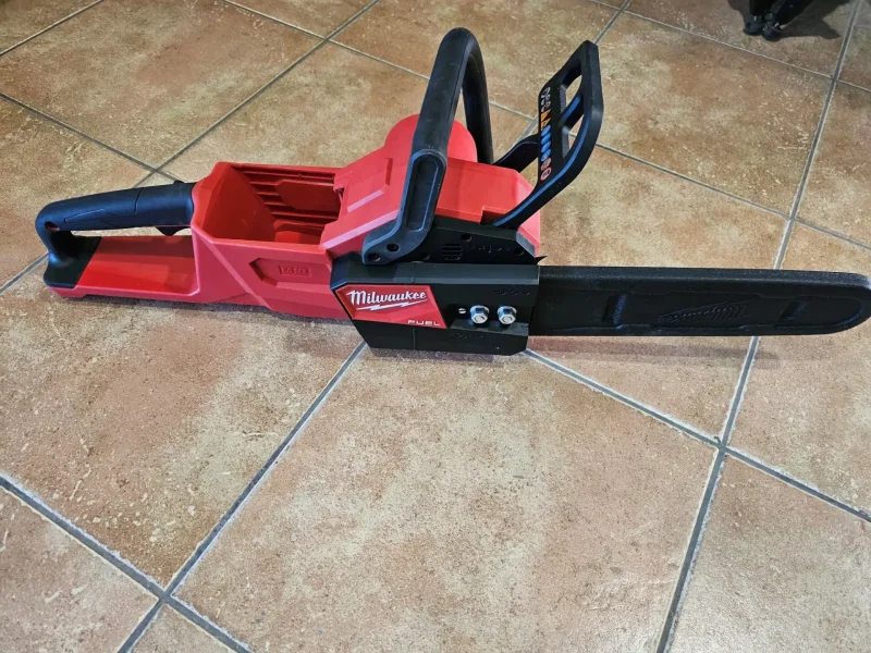 Milwaukee M18FCHSC akkus láncfűrész kölcsönzése Debrecenben