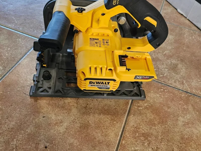 DeWalt DCS520T2 akkus merülőfűrész bérlése Debrecenben