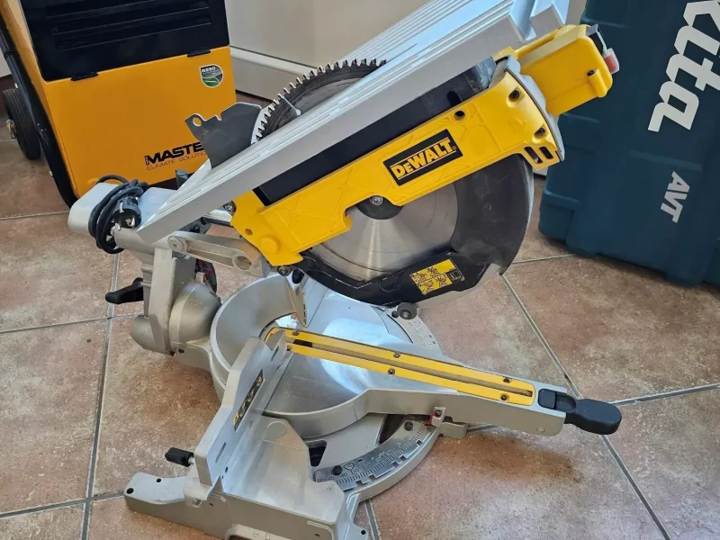DeWalt D27111-QS kombinált gérvágó bérlése Debrecenben