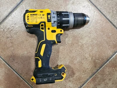 DeWalt DCD796D2 akkus ütvefúró-csavarbehajtó kölcsönzése Debrecenben