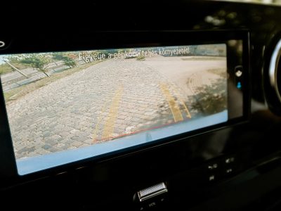 Mercedes Sprinter - hosszított, magasított zárt áruszállító
