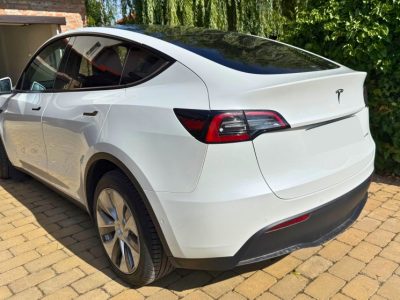 Tesla Model Y Long Range AWD személyautó bérlés