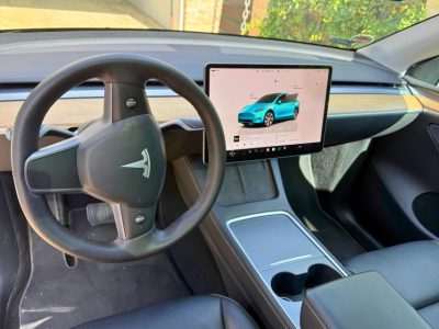 Tesla Model Y Long Range AWD személyautó bérlés