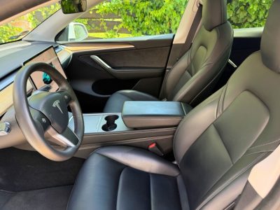 Tesla Model Y Long Range AWD személyautó bérlés