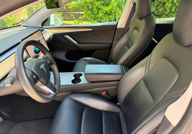 Tesla Model Y Long Range AWD személyautó bérlés