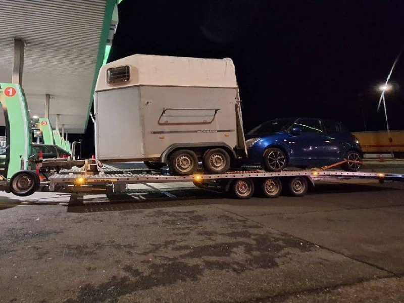 Autószállító trailer 8m egyenes 3.5t bérlés kölcsönzés Budapest