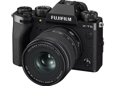 FUJIFILM X-T5 + XF 16-50mm/2.8-4.8 R LM WR KIT kölcsönzés Budapesten
