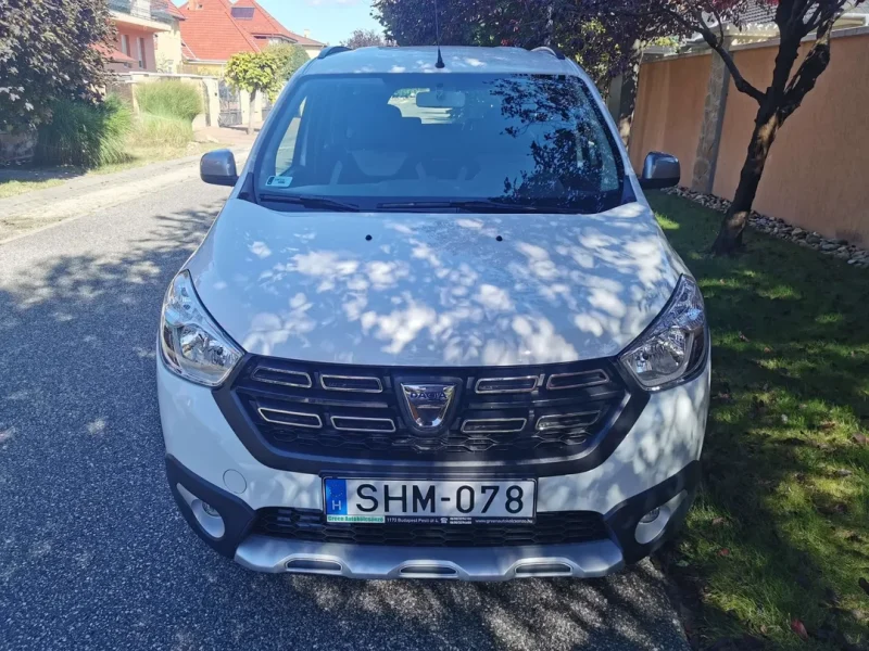 Dacia Lodgy SHM-078 kölcsönzés Budapesten