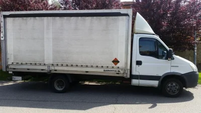 Iveco Daily Ponyvás MZM-077 kölcsönözhető Budapesten
