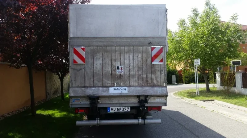 Iveco Daily Ponyvás MZM-077 kölcsönözhető Budapesten