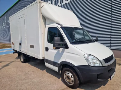 Iveco Daily SOU-735 oldalajtós kölcsönzés Budapesten