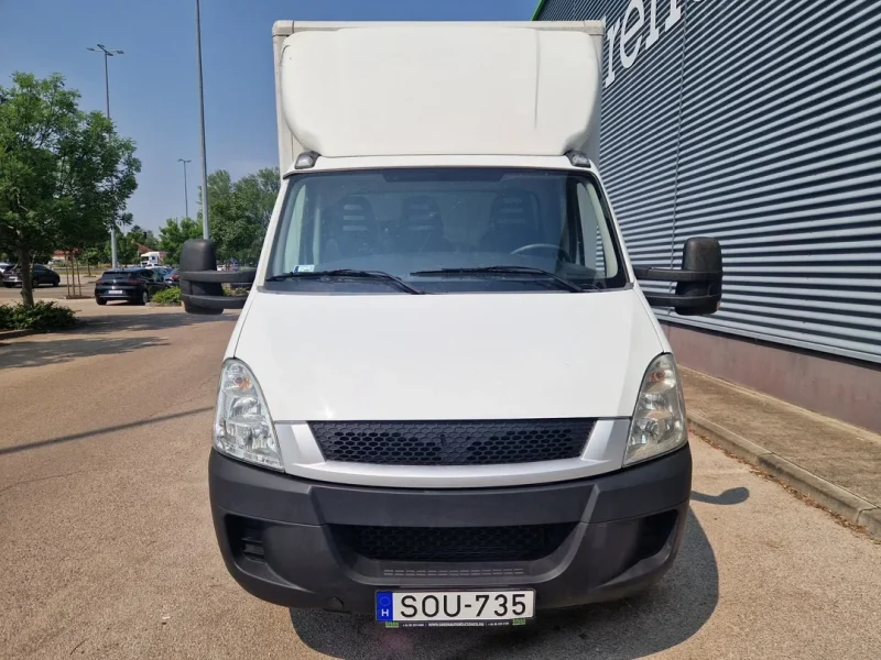 Iveco Daily SOU-735 oldalajtós kölcsönzés Budapesten