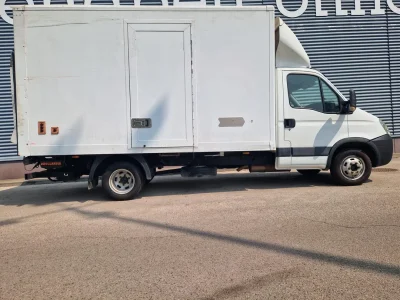 Iveco Daily SOU-735 oldalajtós kölcsönzés Budapesten