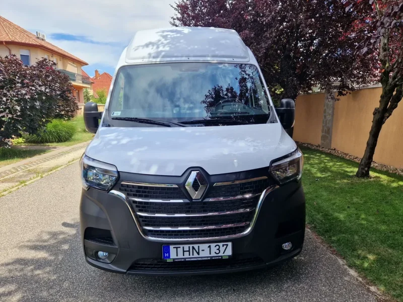 Renault Master Furgon THN-137 bérlés Budapesten