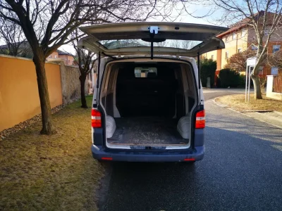 VW Transporter T5 SYF-843 bérbe vehető Budapesten