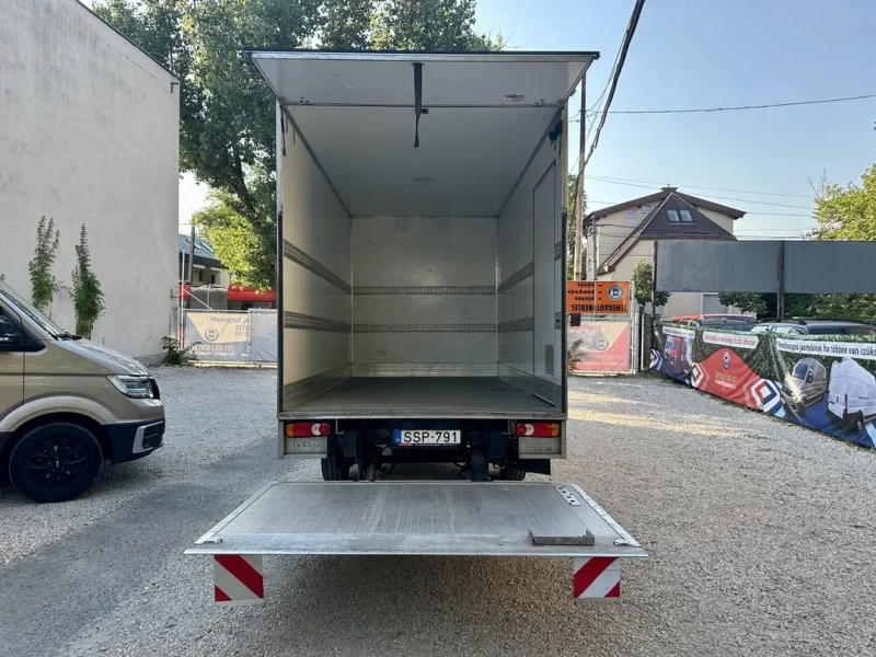 Emelőhátfalas Fiat Ducato bérlés – 2,31 m magas raktér