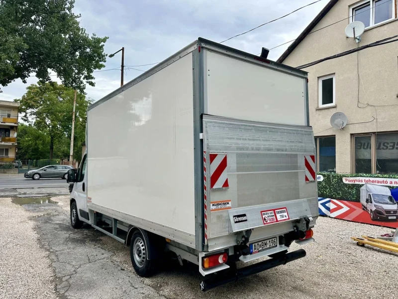 Emelőhátfalas Fiat Ducato bérlés Budapesten – külföldre is