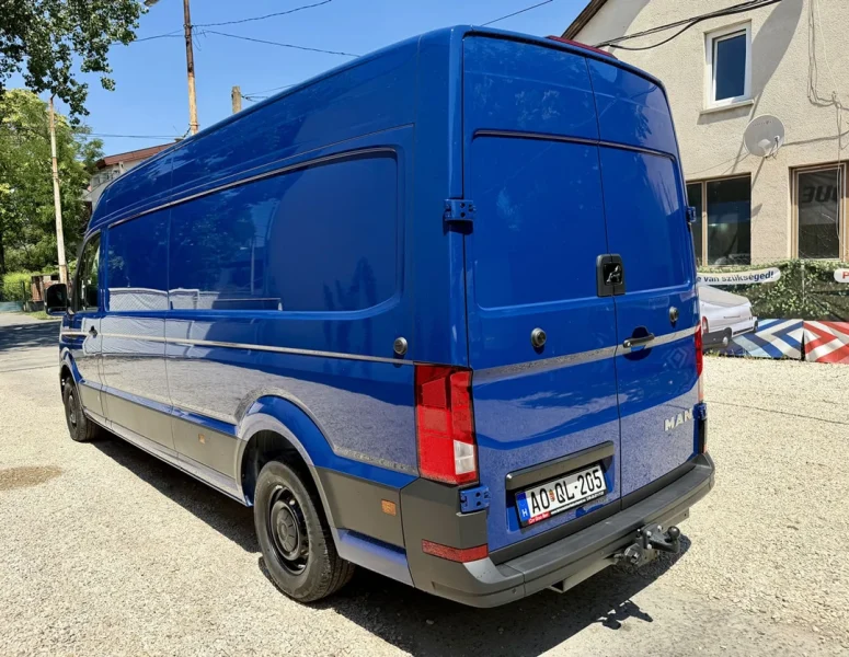 MAN TGE furgon bérlés vonóhoroggal és tachográffal