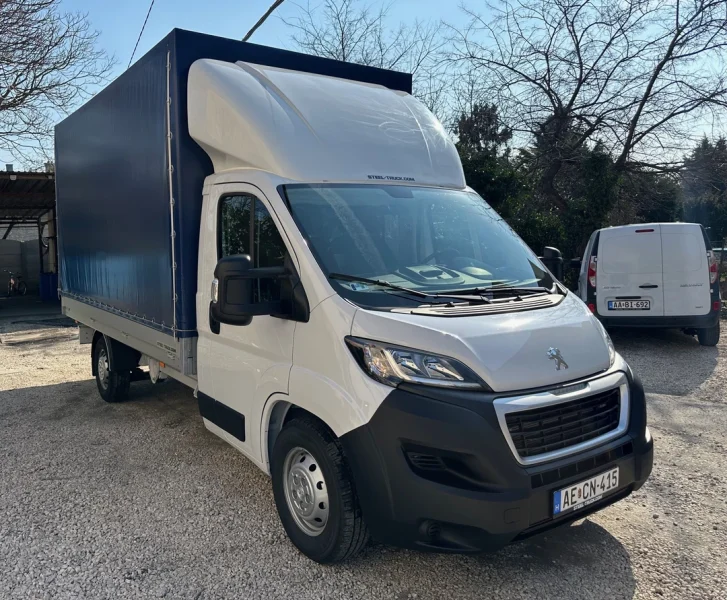 Ponyvás Peugeot Boxer 20 m³ bérlés Budapesten