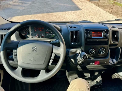 Ponyvás Peugeot Boxer 20 m³ bérlés Budapesten