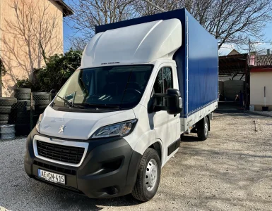 Ponyvás Peugeot Boxer 20 m³ bérlés Budapesten