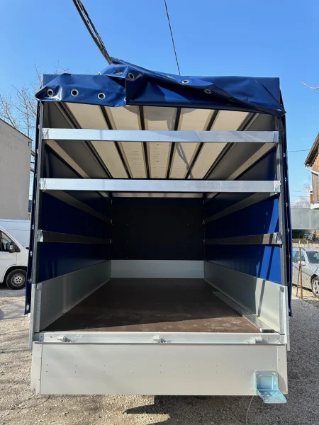 Ponyvás Peugeot Boxer 20 m³ bérlés Budapesten