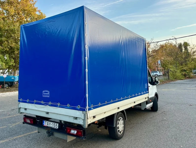 Platós-ponyvás Ford Transit bérlés vonóhoroggal Budapesten